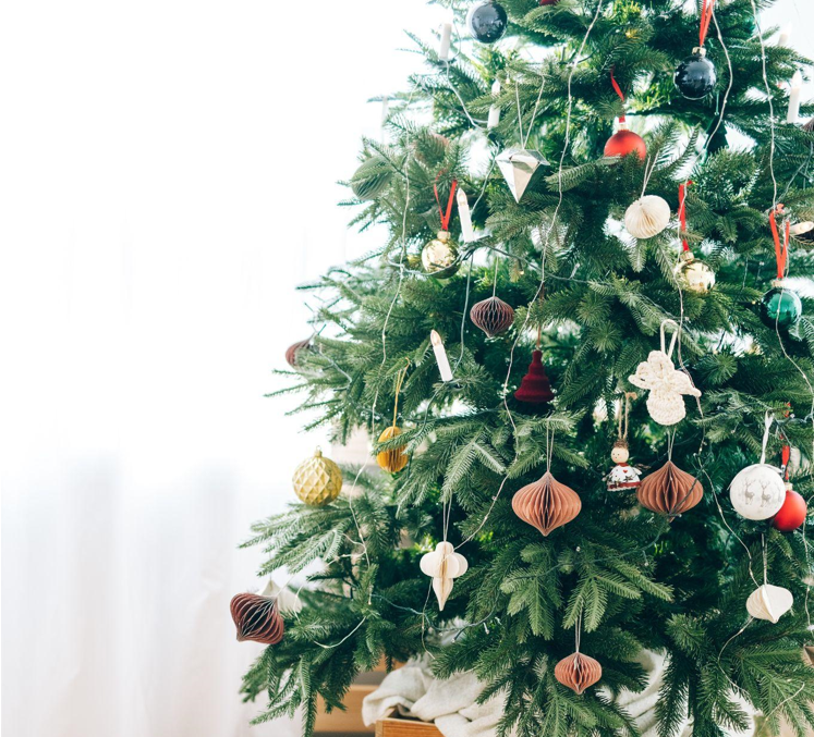 How to Buy an Artificial Christmas Tree: Your Guide to Informed Purchases