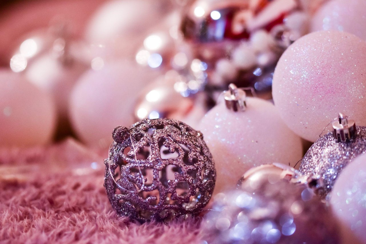 Prelit Wreaths for a Festive and Lucky Holiday Season